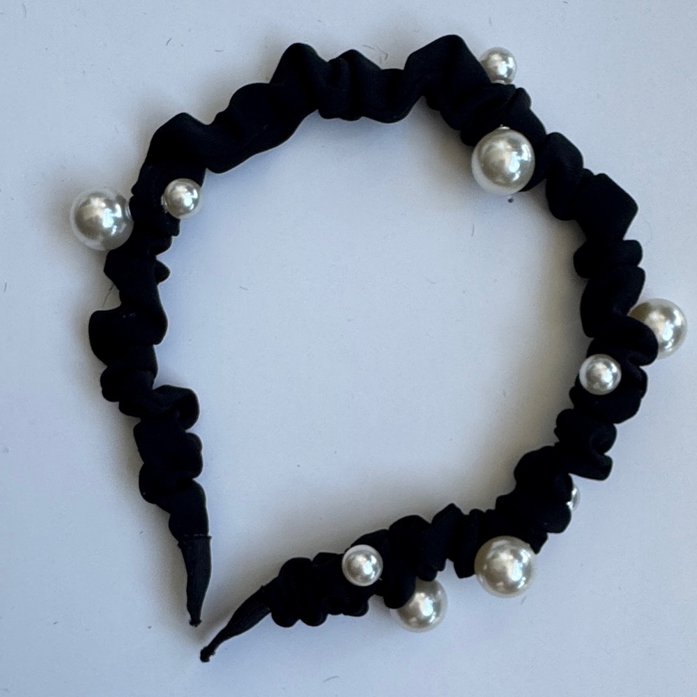Elegant Black Headband with Pearls